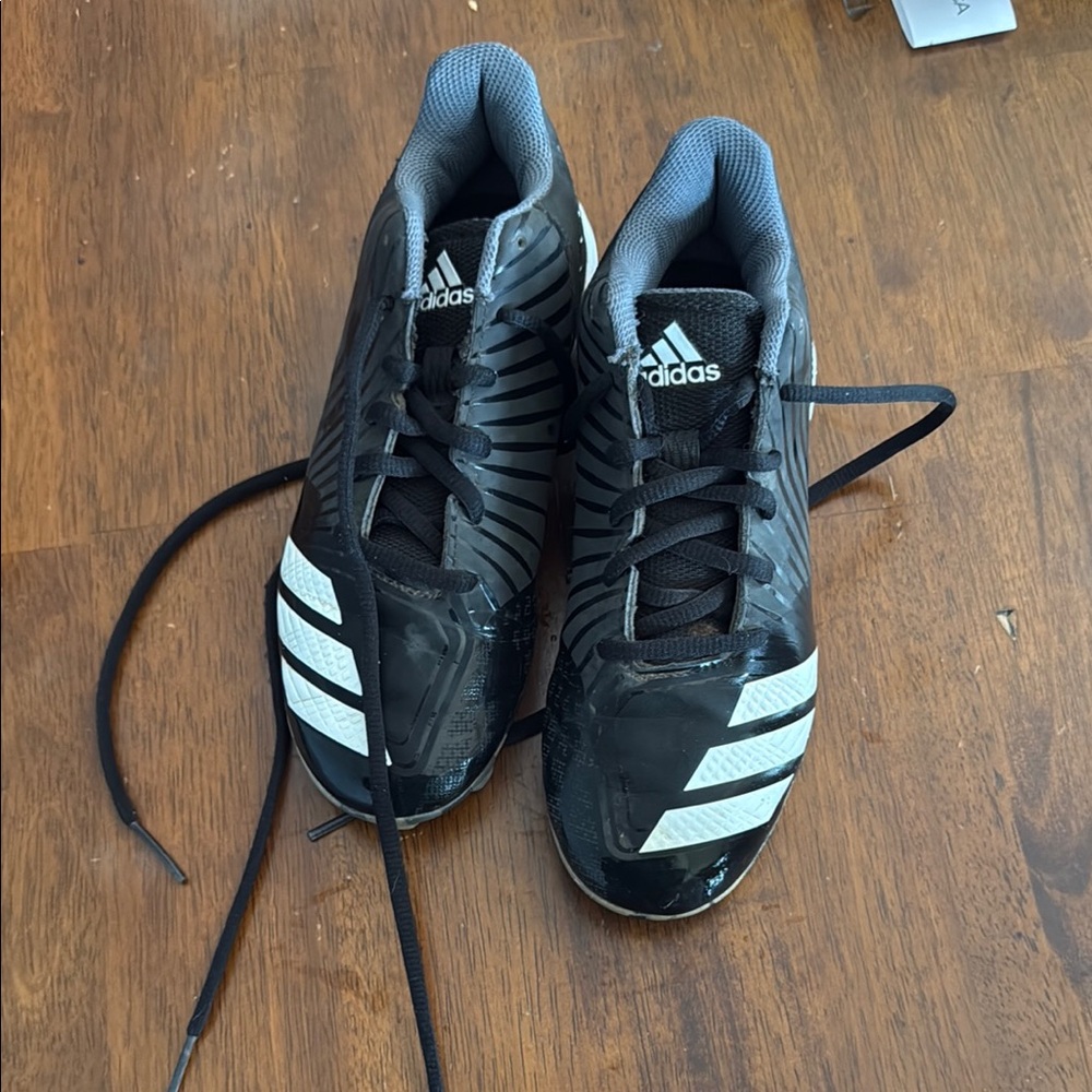 Adidas Black and White Athletic Shoes Sleek Performance Design